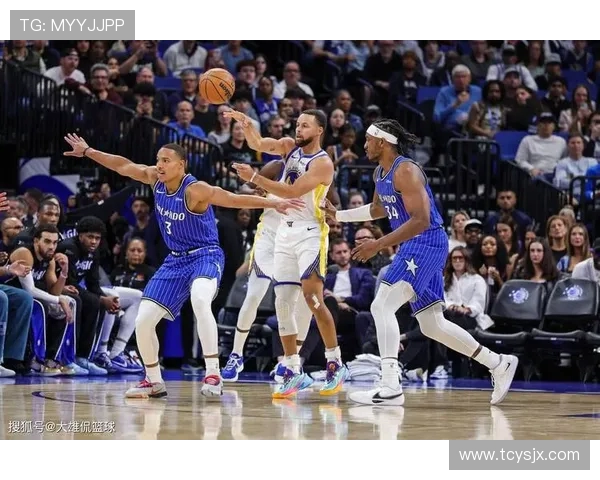 保罗称赞库里与亚历山大在防守端的努力展现出团队精神与责任感